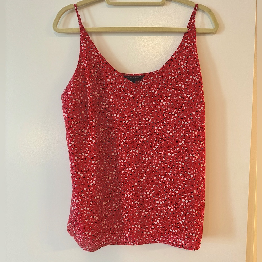 Banana Republic Heart Camisole, size L. Excellent Condition. ❤️